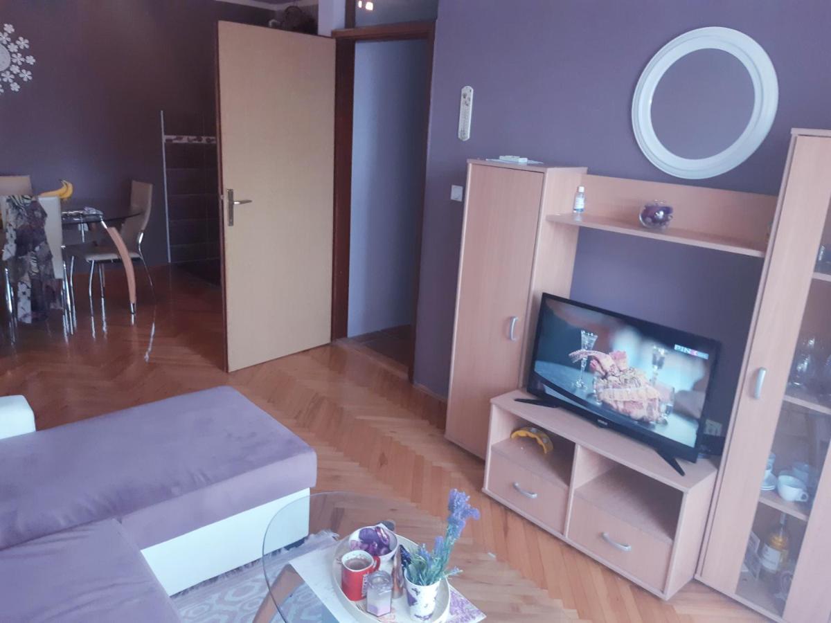 Apartment Lovely L Bn Centar -rent A Car Automatic